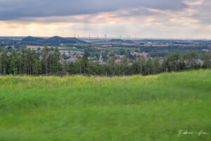 Vue sur Morlanwelz et le parc éolien d'Estinnes