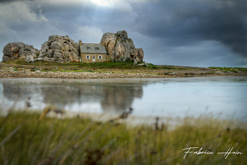 Castel Meur, la petite maison entre les rochers (1)